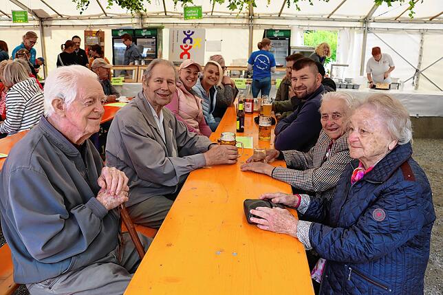 Bild 12: Zahlreiche Besucher beim Dorffest in Stahringen