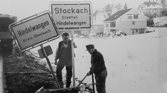 Hindelwangen wurde im Jahr 1972 eingemeindet und gehört seither zu Stockach. Die Ortsschilder (hier an Ortseingang aus Richtung ...