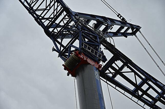 Bild 14: Brückenbau mit Nervenkitzel: Der Einbau der Neuwiesenbrücke für die Pendlerradroute P2