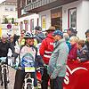 Glücklich im Ziel: Stadträtin Anja Siedle, Siegerin in ihrer Altersklasse, nach ihrer Ziel-Ankunft im Gespräch mit Bürgermeister Josef ...