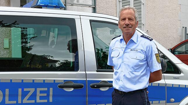 Siegfried Oßwald geht nach zwölf Jahren Revierleitung und 44 Jahren Polizeidienst in den Ruhestand. Bild: Ralf H. Dorweiler