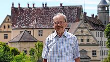 Friseurmeister Helmut Frings wurde 1945 in Heiligenberg geboren &ndash; und will hier auch nicht weg.