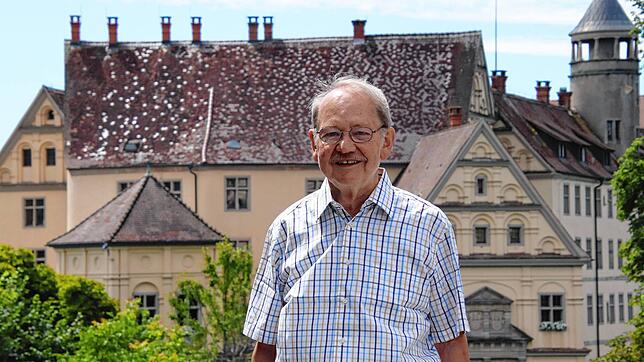 Friseurmeister Helmut Frings wurde 1945 in Heiligenberg geboren &ndash; und will hier auch nicht weg.