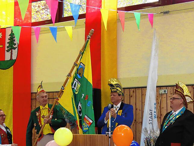 Die VHN-Standarte ist von Schwörstadt an Öflingen weitergereicht worden.