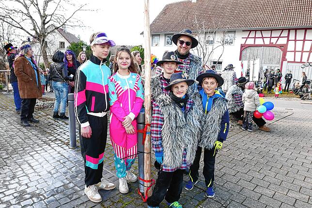 Bild 2: In Wittenhofen, Roggenbeuren und Limpach wird der Narrenbaum aufgestellt – Teil 1!