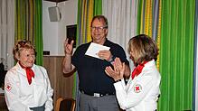 Axel Zorn ist seit über 40 Jahren beim DRK. Nach elf Jahren Bereitschaftsführung tritt er nun ins zweite Glied. Ute Kaiser und Stefanie ...