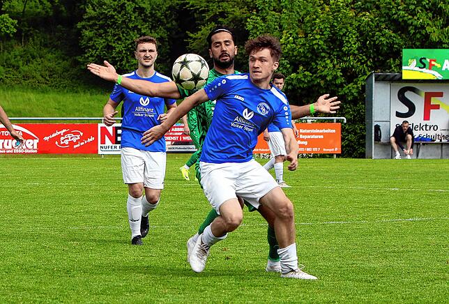Bild 12: Der TSV Aach-Linz kantert Spfr Owingen-Billafingen 7:0 nieder. Wir waren mit der Kamera dabei.