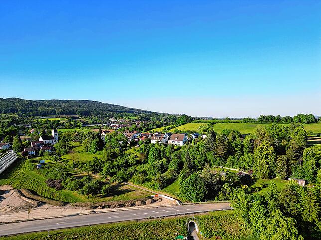 Bild 12: Drohnenflug über Riedheim: So sieht die gesperrte Müllstraße K7742 aus der Vogelperspektive aus