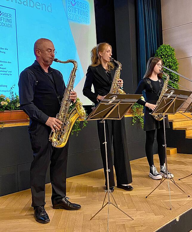 Uwe Ladwig, Julie Knodel und Celine Surau (von links) steuerten zwei Musikstücke bei.