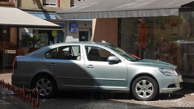 Tragödie in Bad Säckingen: Auto rast am Samstagmittag in Terasse eines Cafés: Zwei Tote und mehrere Schwerverletzte.