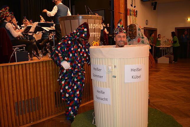 Sein letzter "Kübel" und in dem wurde er auch in den Saal gefahren: Dreckkübel-Moderator Dietmar Bitzenhofer gab nach 17 Jahren seinen ...