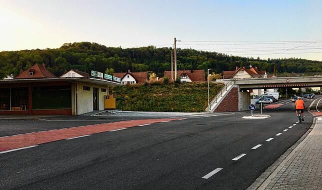 Als Torhaus kann sich Michael Klinger den Neubau neben der neuen Eisenbahnbrücke in der Gottmadinger Johann-Georg-Fahr-Straße ...