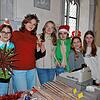 Stella, Angela, Theresa, Benedikta, Emilia und Jana (von links) von der Klasse 7a haben für den Adventsbasar der Heimschule Kloster Wald ...