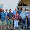 Mit dem Oberbürgermeister auf Sommertour in Indlekofen (Von links): Oberbürgermeister Philiipp Frank, Ortsvorsteher Stefan Senn, die ...