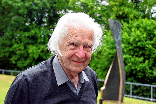 Der 2020 verstorbene Bildhauer Erwin Rehmann schuf 1980 die Entwürfe zur Gestaltung des Uferwegs.