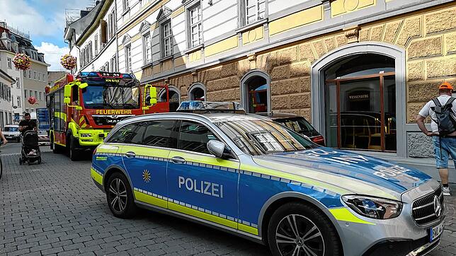 Polizei- und Feuerwehreinsatz am Donnerstagmorgen, 20. Juli, in der Konstanzer Innenstadt. Dort war ein Toter gefunden worden.