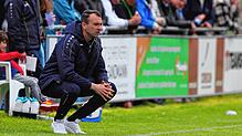 David D&lsquo;Incau, der Trainer der SG Dettingen-Dingelsdorf, und sein Team gewinnen 1:0 gegen den FC Neustadt und bleiben dadurch auf ...