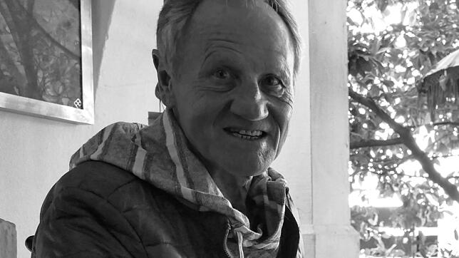 Manfred Lützelschwab ist im Alter von 76 Jahren gestorben.