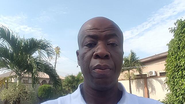 Lukmann Lawall in seiner Heimat Nigeria. Hier wohnt er seit der Abschiebung in Lagos bei seiner Schwester.