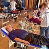 Trotz erhöhter Sicherheitsmaßnahmen wegen des Coronavirus kommen am Donnerstag zahlreiche Teilnehmer zur Blutspende ins Ökumenische Zentrum.