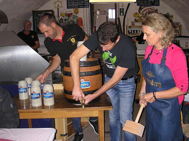 Bild 24: Zünftig und gut gelaunt wird beim Wolterdinger Kellerfest gefeiert