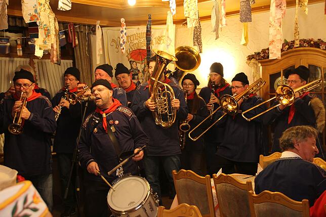 Bild 1: D&lsquo; Eschinger Fasnet goht los: Beste Stimmung bei der Finanzsitzung