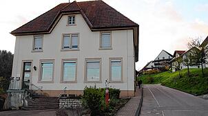 Im ehemaligen Schulhaus von Schmitzingen ist seit Jahren eine sogenannte Navi-Klasse untergebracht. Nun wurde der Ortschaftsrat von der ...