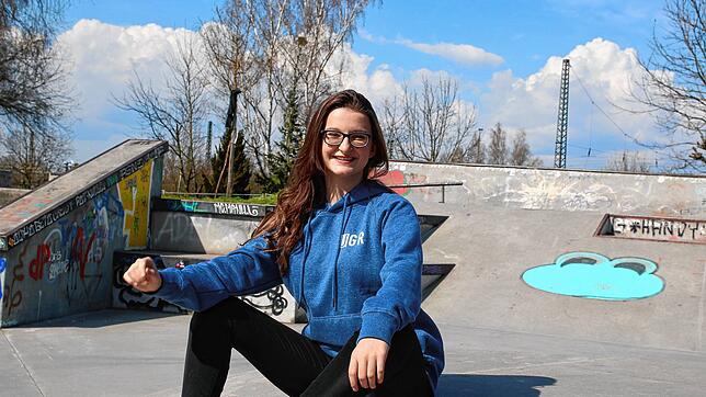 Mariella Sandmann vom Jugendgemeinderat (JGR) Radolfzell, hier auf dem Skateplatz, hat die Umfrage ausgewertet.