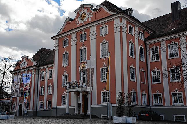 Im Neuen Schloss gibt es auch im Winter Konzerte.