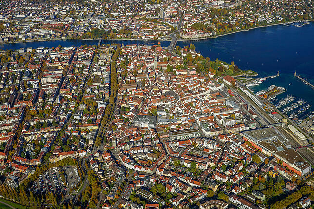 Jeder muss zahlen: Die Grundsteuer betrifft alle, die in Konstanz leben oder einen Betrieb haben – ob in der dicht bebauten Innenstadt, ...