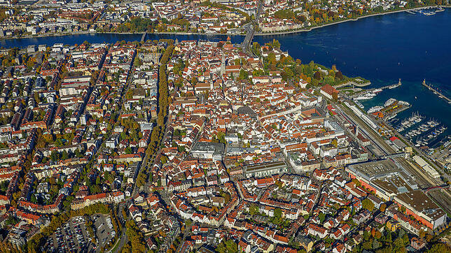 Jeder muss zahlen: Die Grundsteuer betrifft alle, die in Konstanz leben oder einen Betrieb haben – ob in der dicht bebauten Innenstadt, ...