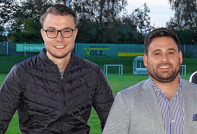 Simon Wiesen und Christoph Hafen vom SV Bermatingen richten mit freiwilligen Helfen die Veranstaltung aus.