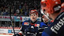Jubel bei Alexander Karachun und den Schwenninger Wild Wings im Spiel gegen Pinguins Bremerhaven.