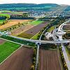 Die Ortsumfahrung führt auf einer 2,1 Kilometer langen Trasse um Oberlauchringen herum und soll den Ortsteil vom Verkehr entlasten. Die ...