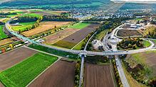 Die Ortsumfahrung führt auf einer 2,1 Kilometer langen Trasse um Oberlauchringen herum und soll den Ortsteil vom Verkehr entlasten. Die ...