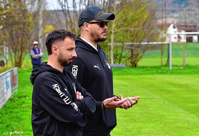 Trainerwechsel: Für Fabio Muto (vorne) steht nun sein ehemalige Co-Trainer Gerhard Sauer an der Seitenlinie des FC Wittlingen.