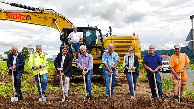 Startklar zum Spatenstich für das Neubaugebiet Erlenwies:Von links: Klaus Obergfell (Vermessungsbüro Grießhaber+Obergfell) Eike Reckmann ...