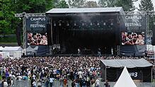 Campus-Festival 2023: Vor der Hauptbühne ist schon am Freitagnachmittag viel los.
