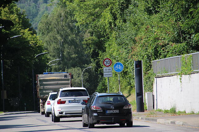Soll in den Jahren 2023 und 2024 saniert werden: Die Hohenkrähenstraße ist eine der Hauptverkehrsachsen von Autobahn zur Singener ...