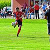 Millimeterarbeit: Mit diesem Freistoß hatte Philipp Jedlicka vom FC Hochrhein beim 4:0-Sieg über den FC Wallbach weniger Glück. Während ...