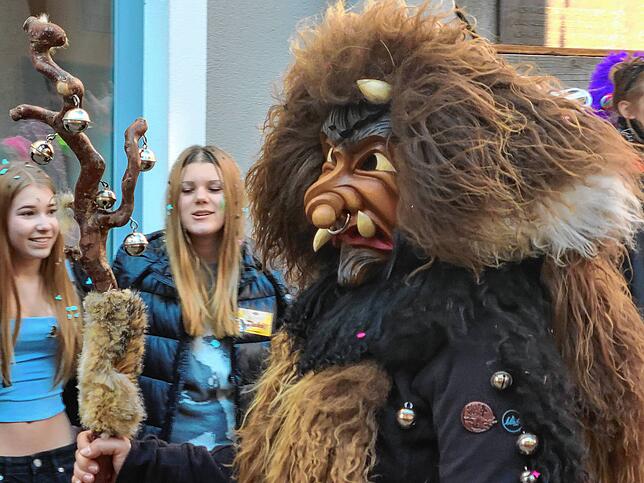 Bild 10: Fasnachtsumzug 2025: Narren erobern die Laufenburger Innenstadt