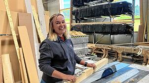Emma Basler ist wieder zurück aus Brandenburg und setzt ihre Ausbildung bei Fluck Holzbau zur Zimmerin im 3. Lehrjahr fort. Die Woche in ...