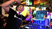DJ Kaufe alias Jürgen Kaufmann will mit Partyschlagern den Grünen Baum zum Beben bringen. Archivfoto: Günther Brender