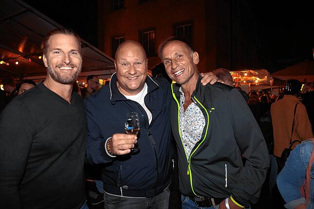 Bild 25: Konstanzer Weinfest 2025: Der Stephansplatz ist voll und die Stimmung prima