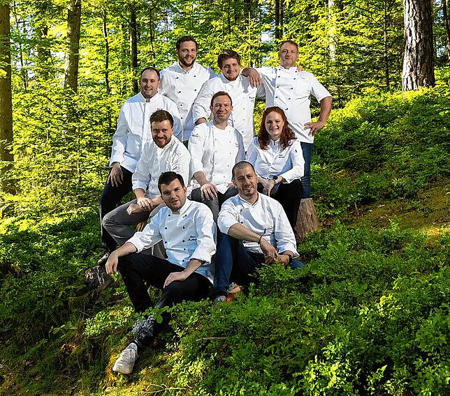 Gemeinsam statt einsam: Köche aus dem Hochschwarzwald entwickeln neue Ideen in der Gastronomie. Inzwischen sind es neun Köche und eine ...