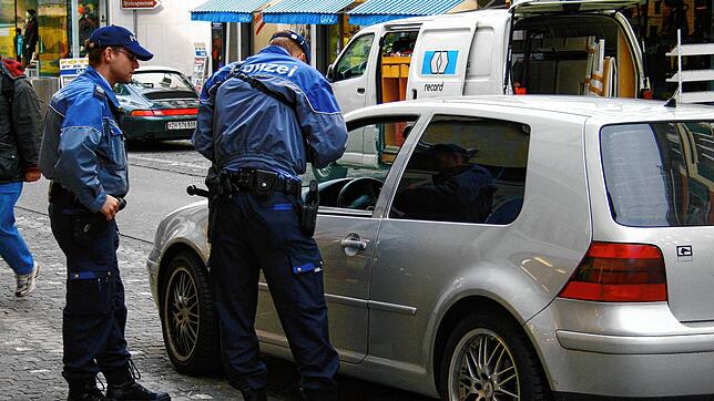 Wenn Deutsche für die Schweiz ein Fahrverbot erhalten, kann das unangenehme Folgen haben, auch wenn sie weiterhin in Deutschland fahren ...