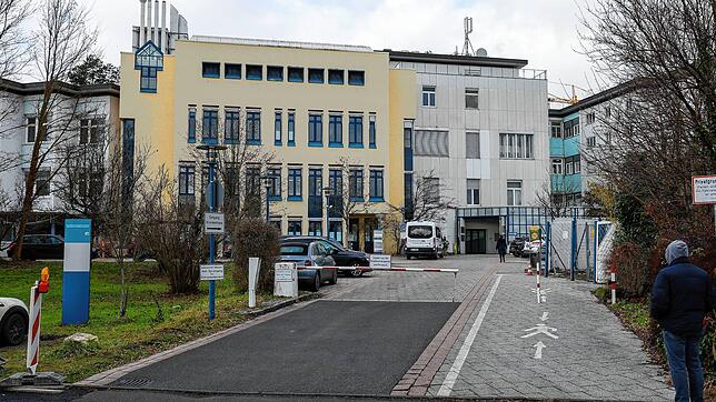Wie geht es mit dem Gebäude weiter? CDU und Freie Wähler haben umfangreiche Prüfanträge an die Stadt gestellt, weil sie die Zukunft des ...