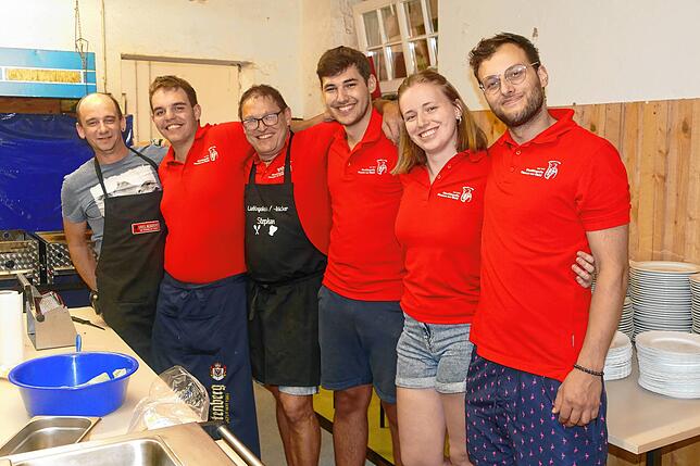 Bild 2: Musikkapelle, Bläserjugend und Gesangverein Hausen vor Wald feiern den Sommer mit hunderten Gästen