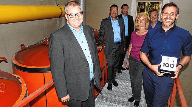 Große Freude: Stadtwerke-Chef Martin Ritter (rechts) feierte gestern gemeinsam mit Bürgermeister Alexander Guhl, Boris Philippeit ...