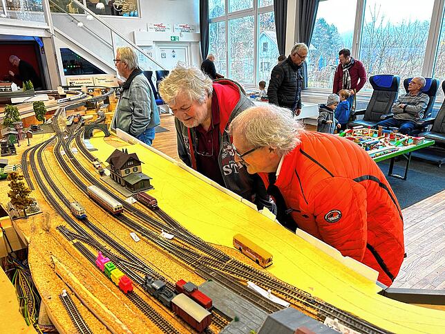 Die Modelleisenbahnfreunde am oberen Neckar &ndash; hier bei einer Ausstellung im Dezember 2022 &ndash; machen beim Fest für die ...